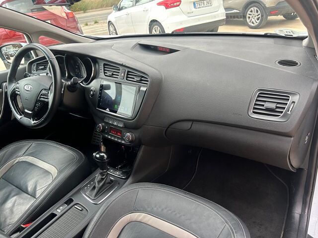 KIA CEE'D EMOTION 1.6 CRDI AUTO SPANISH LHD IN SPAIN 76000 MILES SUPERB 2014